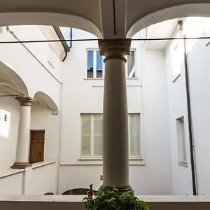  Apartment Lo Specchio